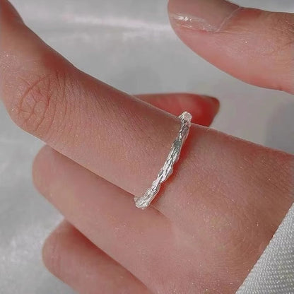 Anello donna aperto texturizzato