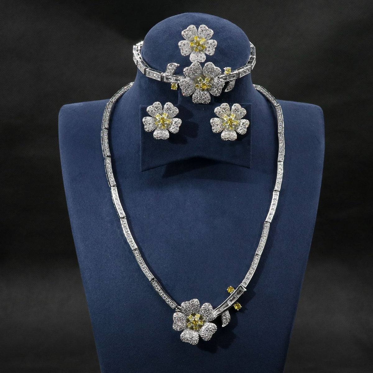 Collana fiore con zirconi