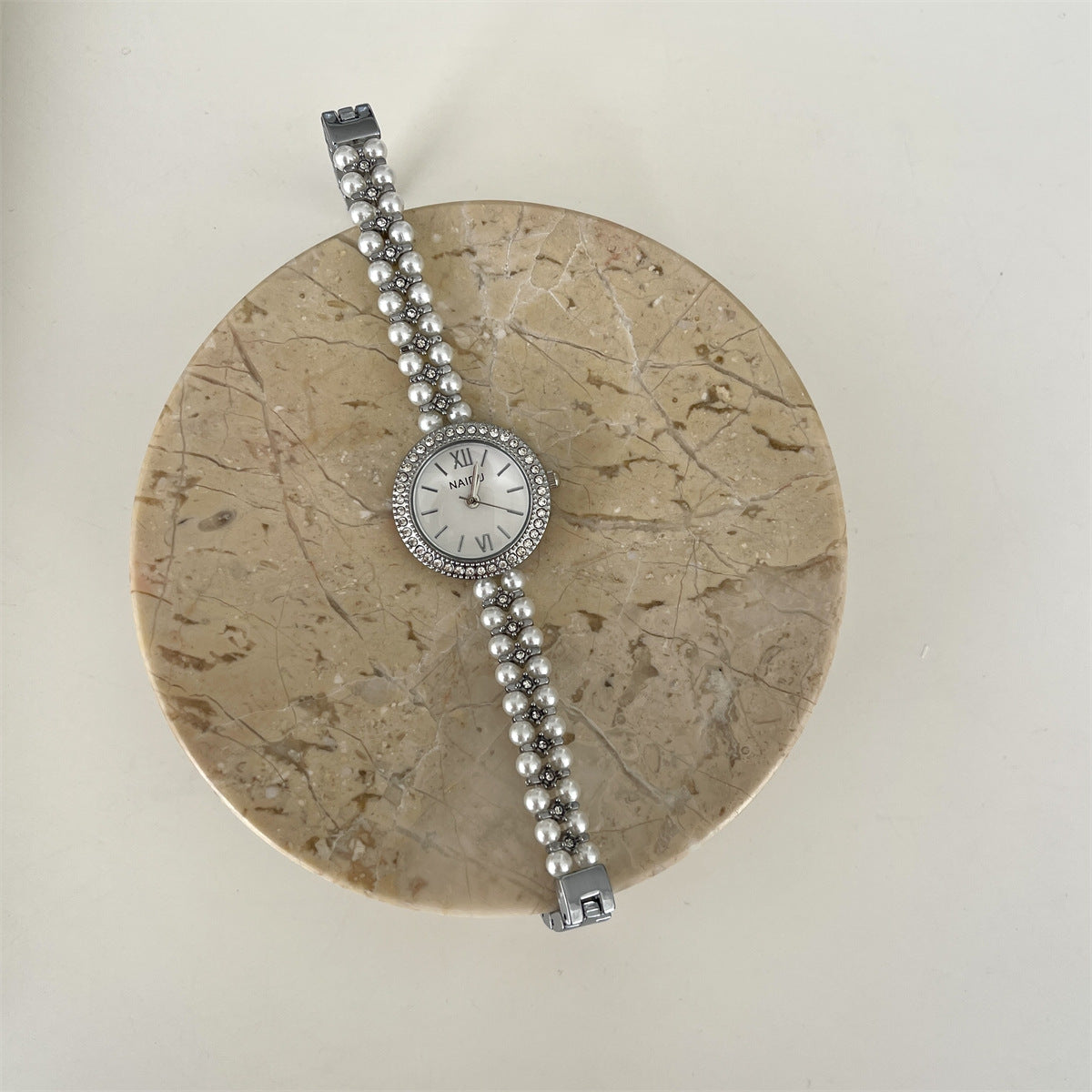 Orologio bracciale con perle classico