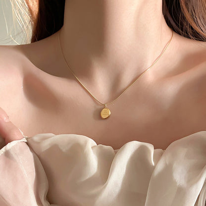 Collana dorata con pendente