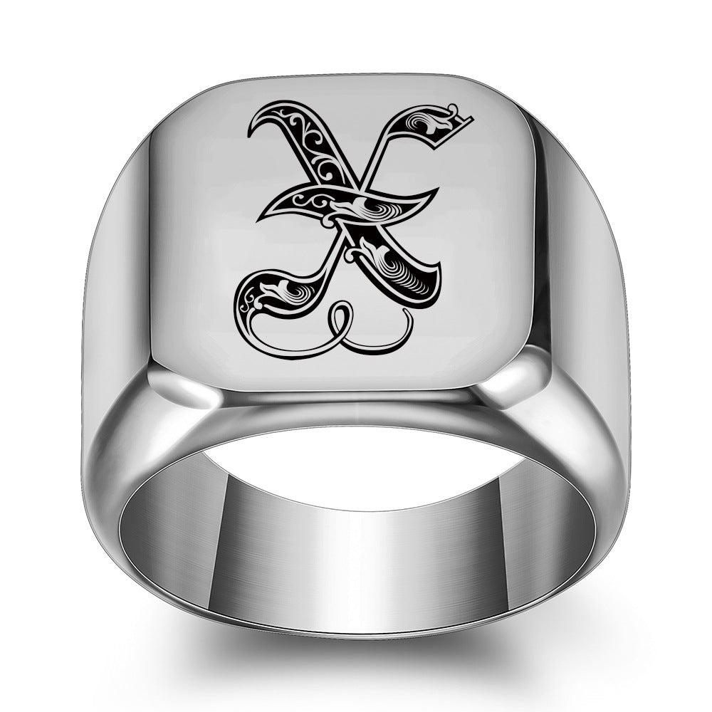 Anello con iniziale in titanio
