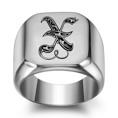 Anello con iniziale in titanio