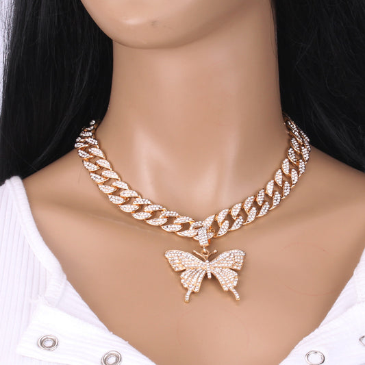 Collana con ciondolo farfalla in strass