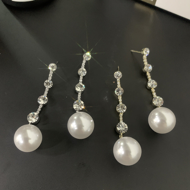 Orecchini lunghi eleganti