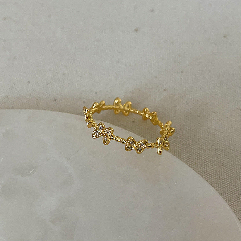 Anello farfalla e fiore viola