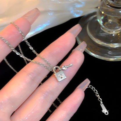 Collana con lucchetto in titanio acciaio