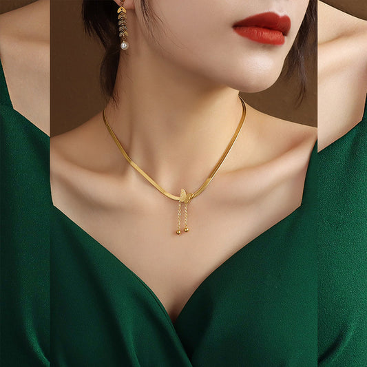 Collana satinata farfalla