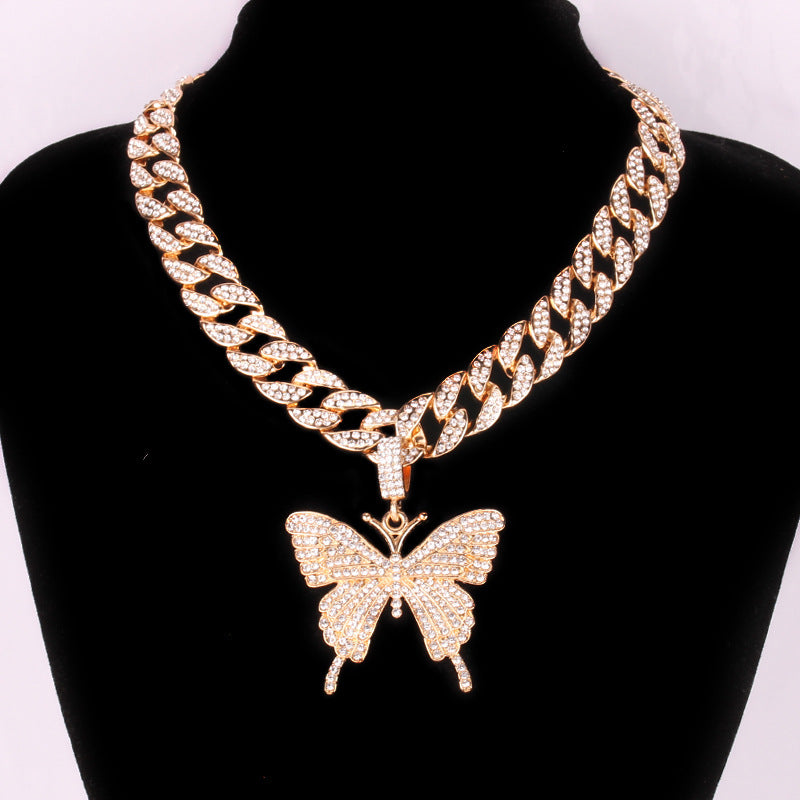 Collana con ciondolo farfalla in strass