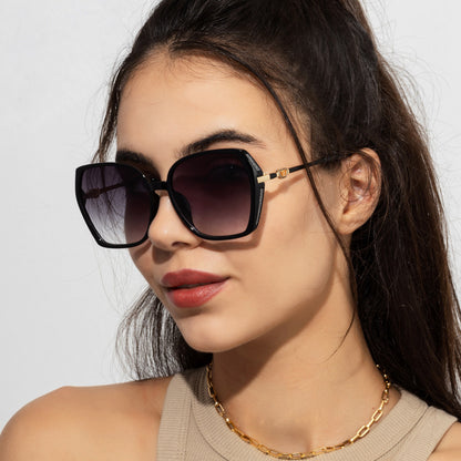 Occhiali da sole donna montatura grande UV resistenti