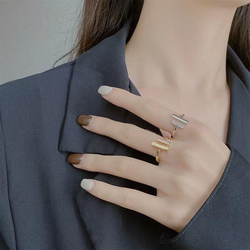 Anello doppia T minimalista