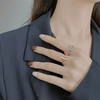 Anello doppia T minimalista