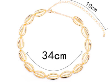 Collana con conchiglie