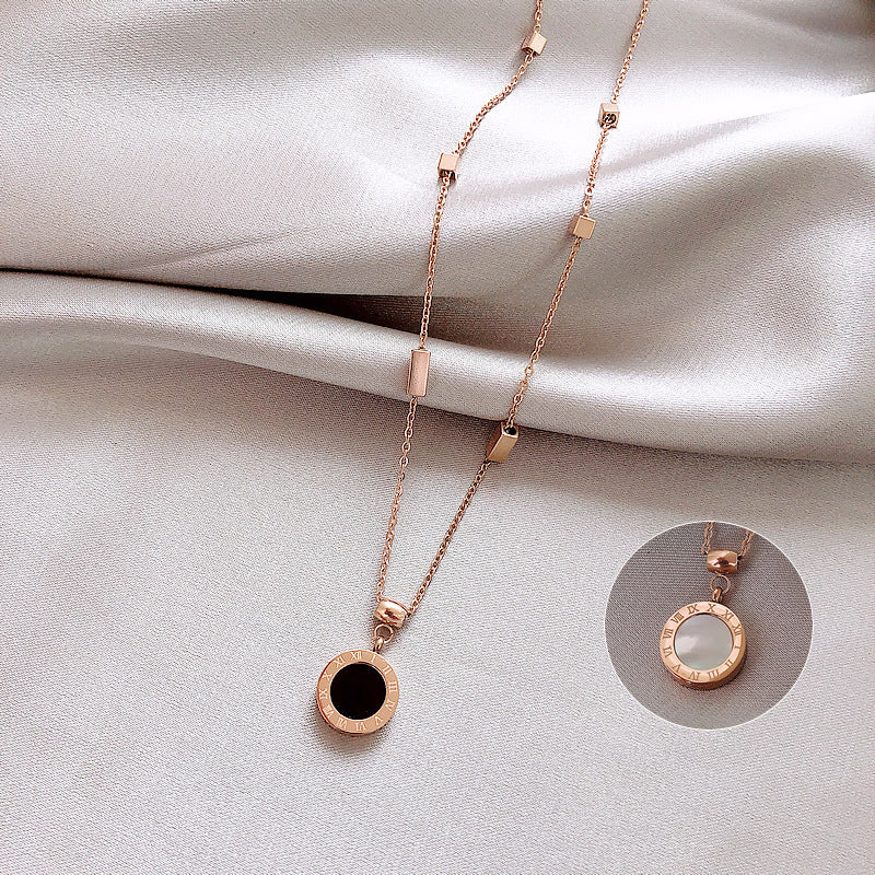 Collana dorata con pendente