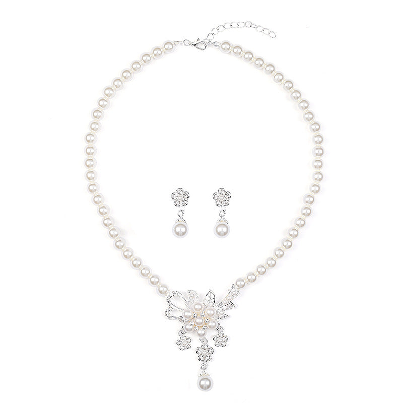 Collana e orecchini perle floreali