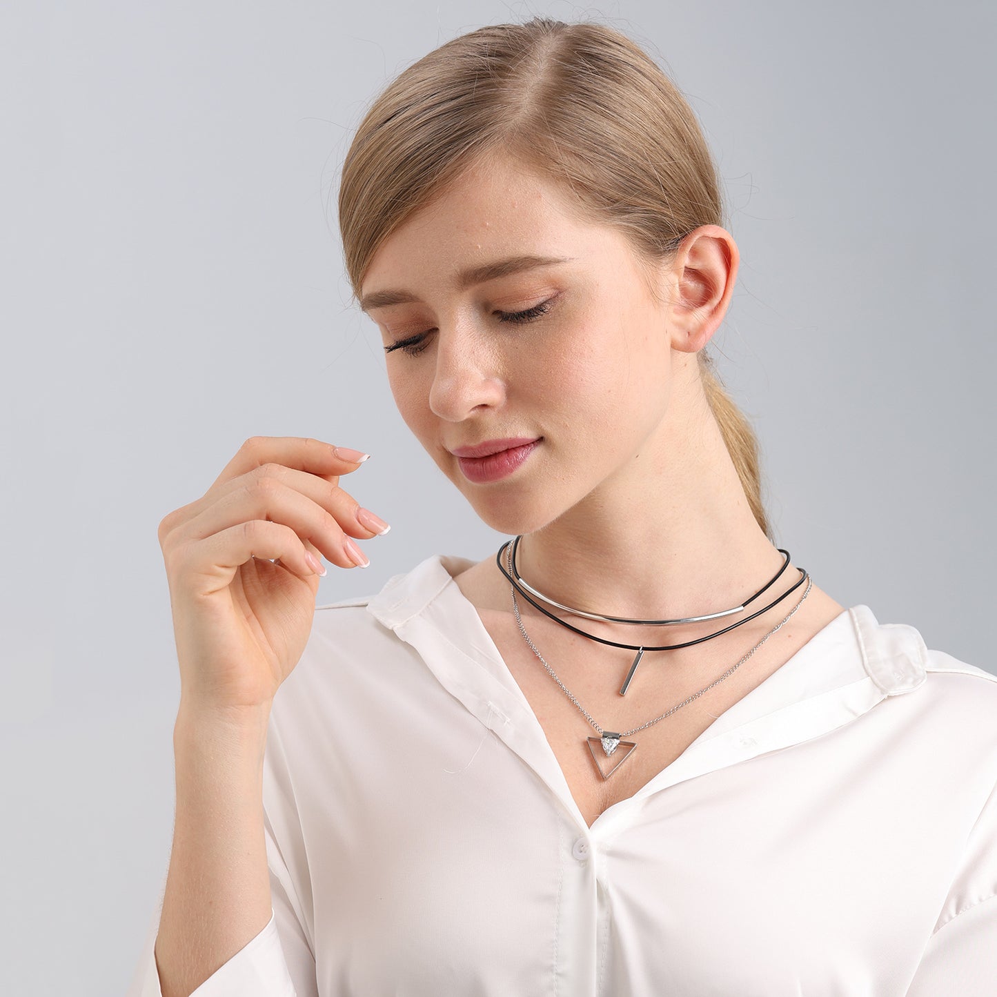 Collana pelle triangolo con zirconi