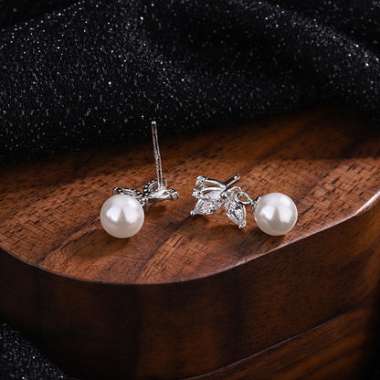 Orecchini farfalla perla strass