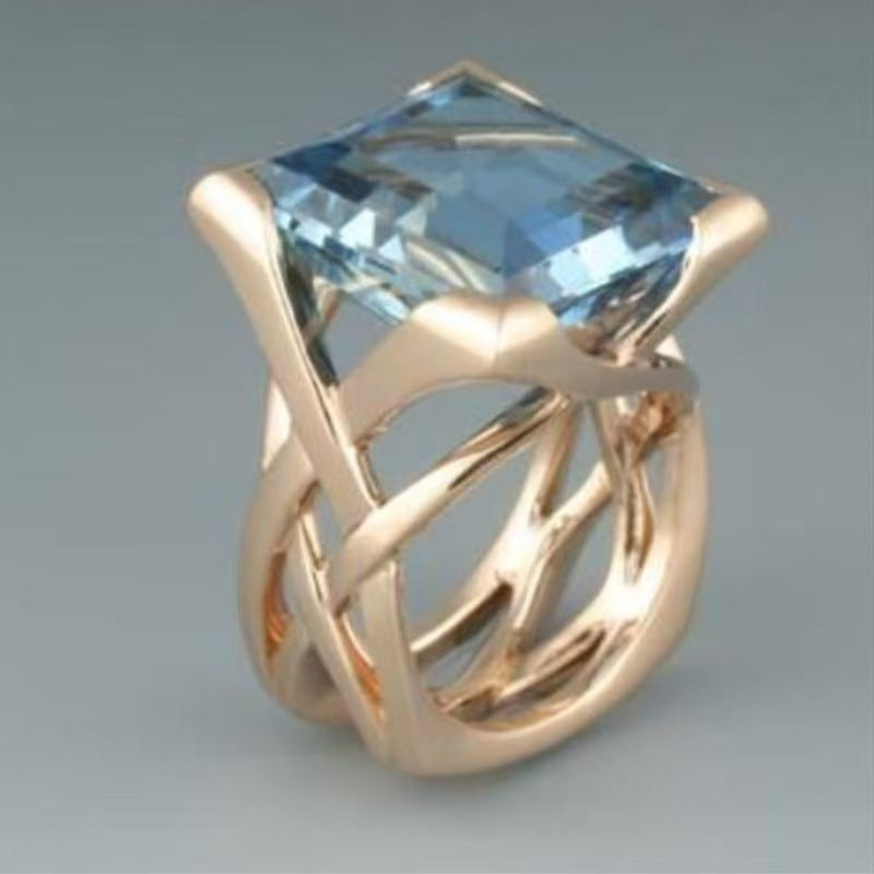 Anello quadrato traforato oro con pietra blu