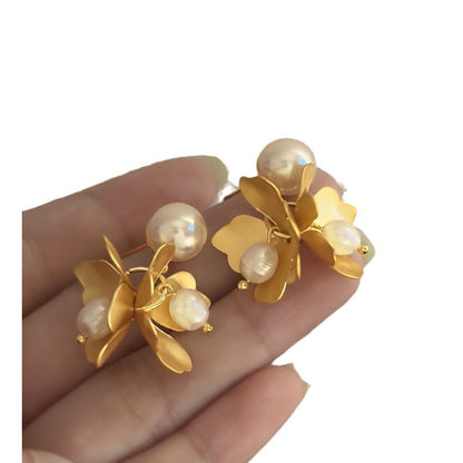 Orecchini a fiore con perla