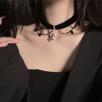 Collana camelia gotica
