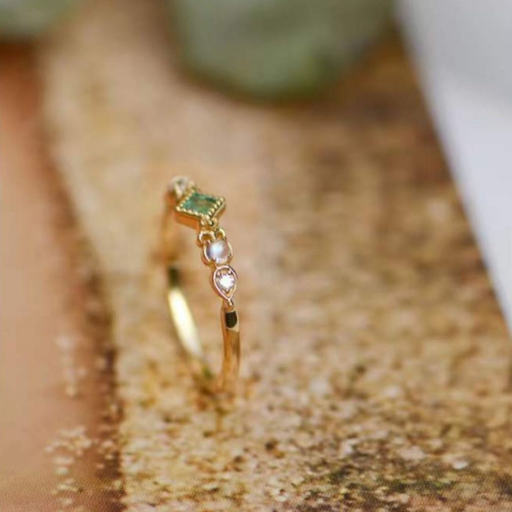 Anello pietra di luna montatura sottile