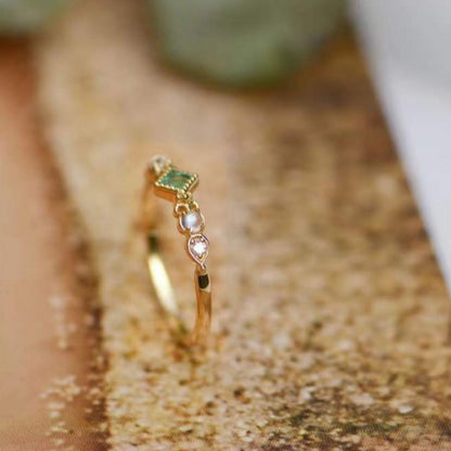 Anello pietra di luna montatura sottile