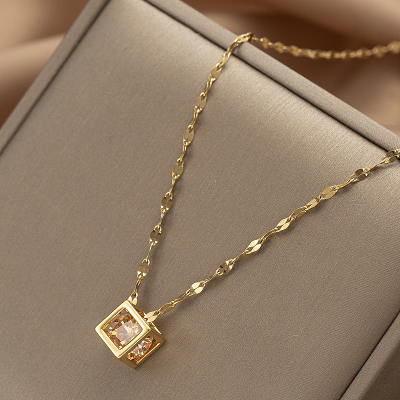 Collana quadrato geometrico oro rosa