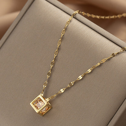 Collana quadrato geometrico oro rosa
