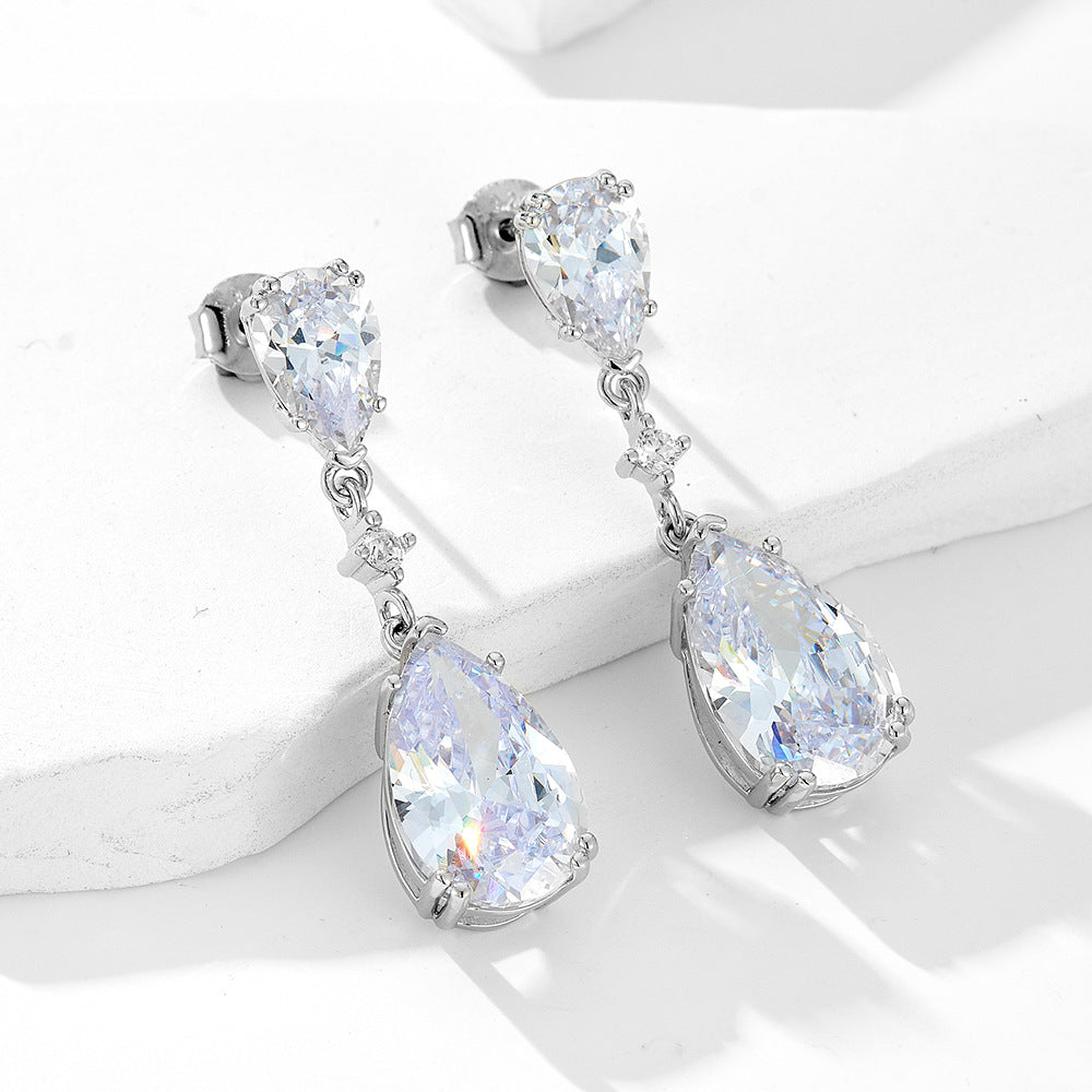 Orecchini goccia argento con zirconi