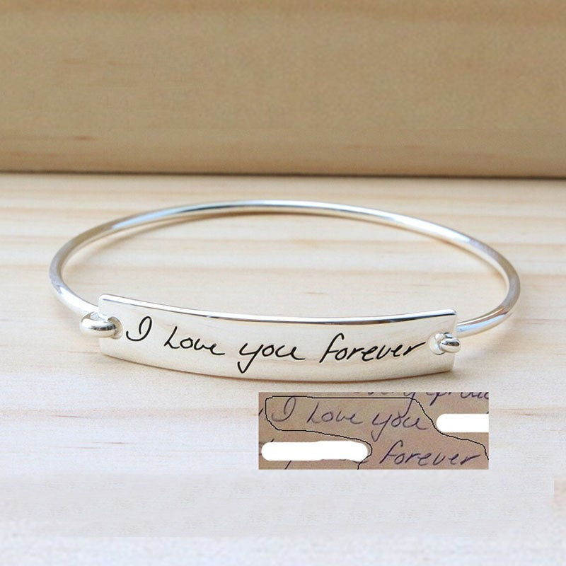Bracciale con iniziale incisa