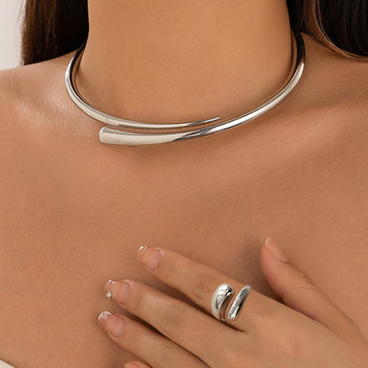 Bracciale e collana geometrica