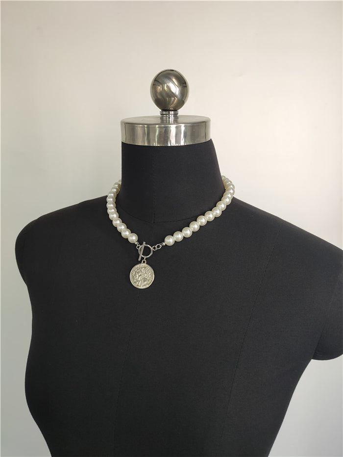 Collana moneta e perle con ciondolo