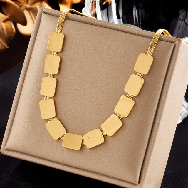 Collana con perline geometriche