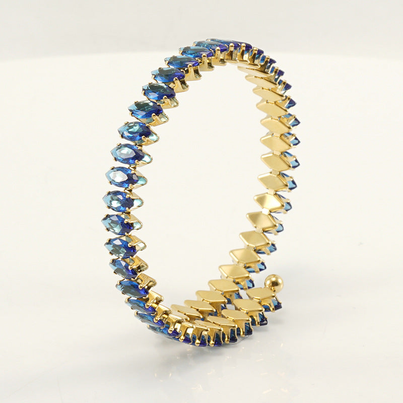 Braccialetto geometrico aperto con strass