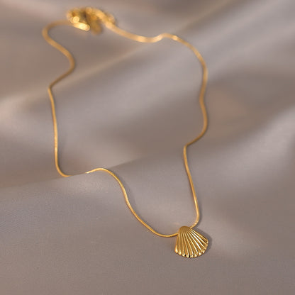 Collana conchiglia dorata di lusso