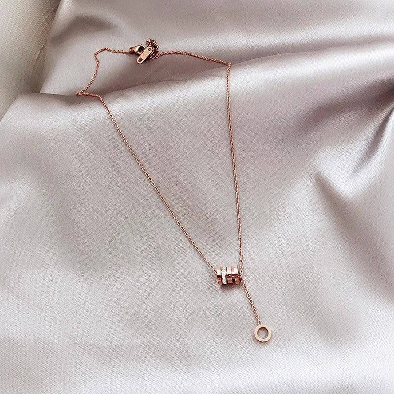 Collana dorata con pendente