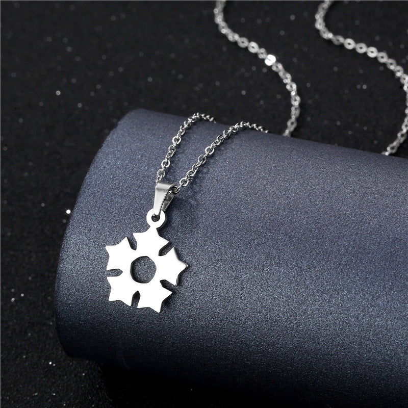 Collana geometrica traforata in acciaio inossidabile