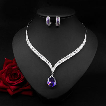 Collana e orecchini a goccia di zircone