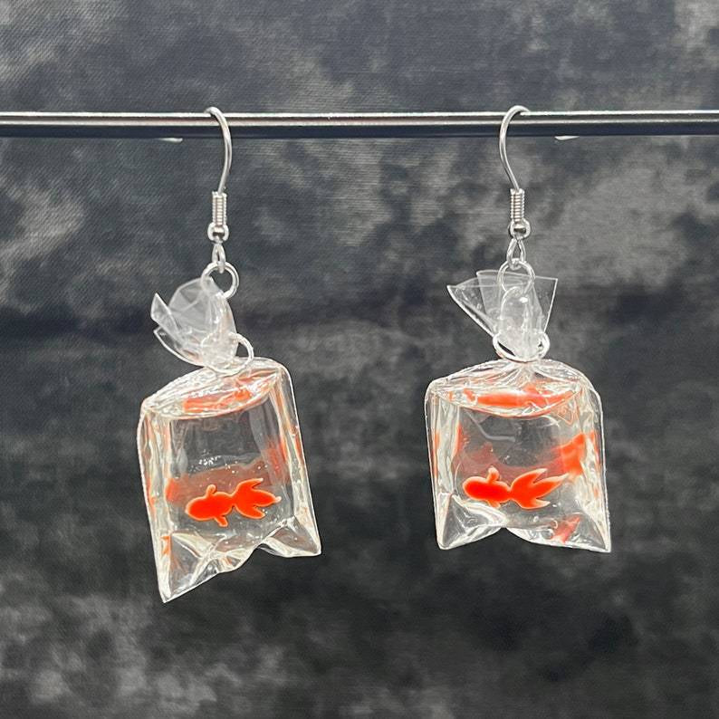 Orecchini pesce resina