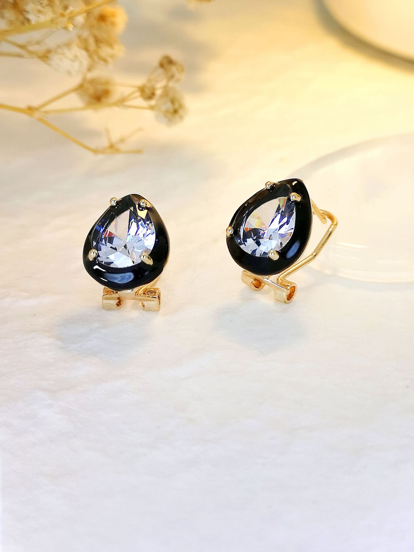Clip orecchio goccia con zirconi
