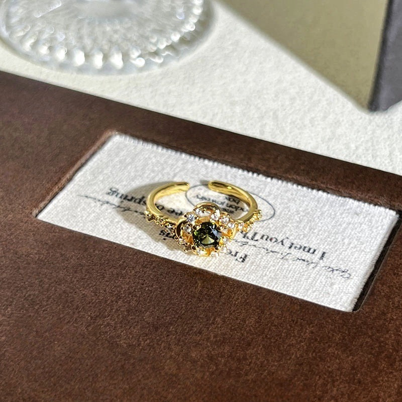 Anello con pietre multicolore