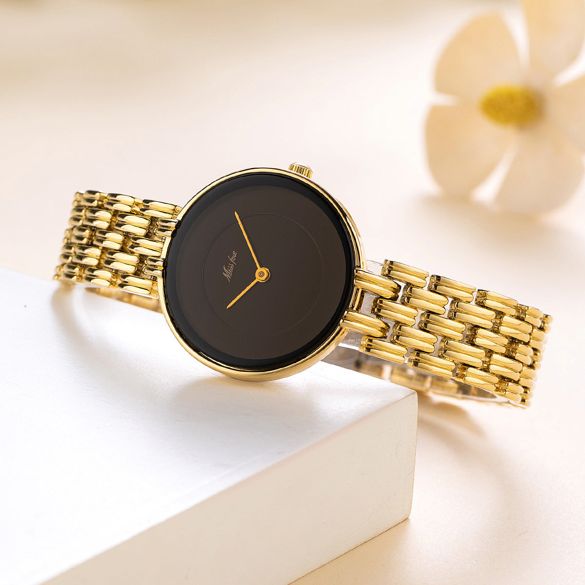Orologio al quarzo quadrante oro e nero