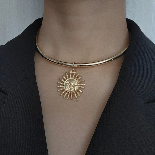 Collana sole geometrica