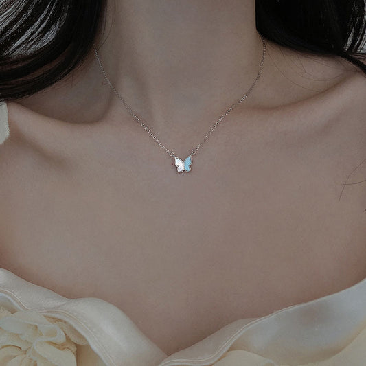 Collana farfalla madreperla bianca