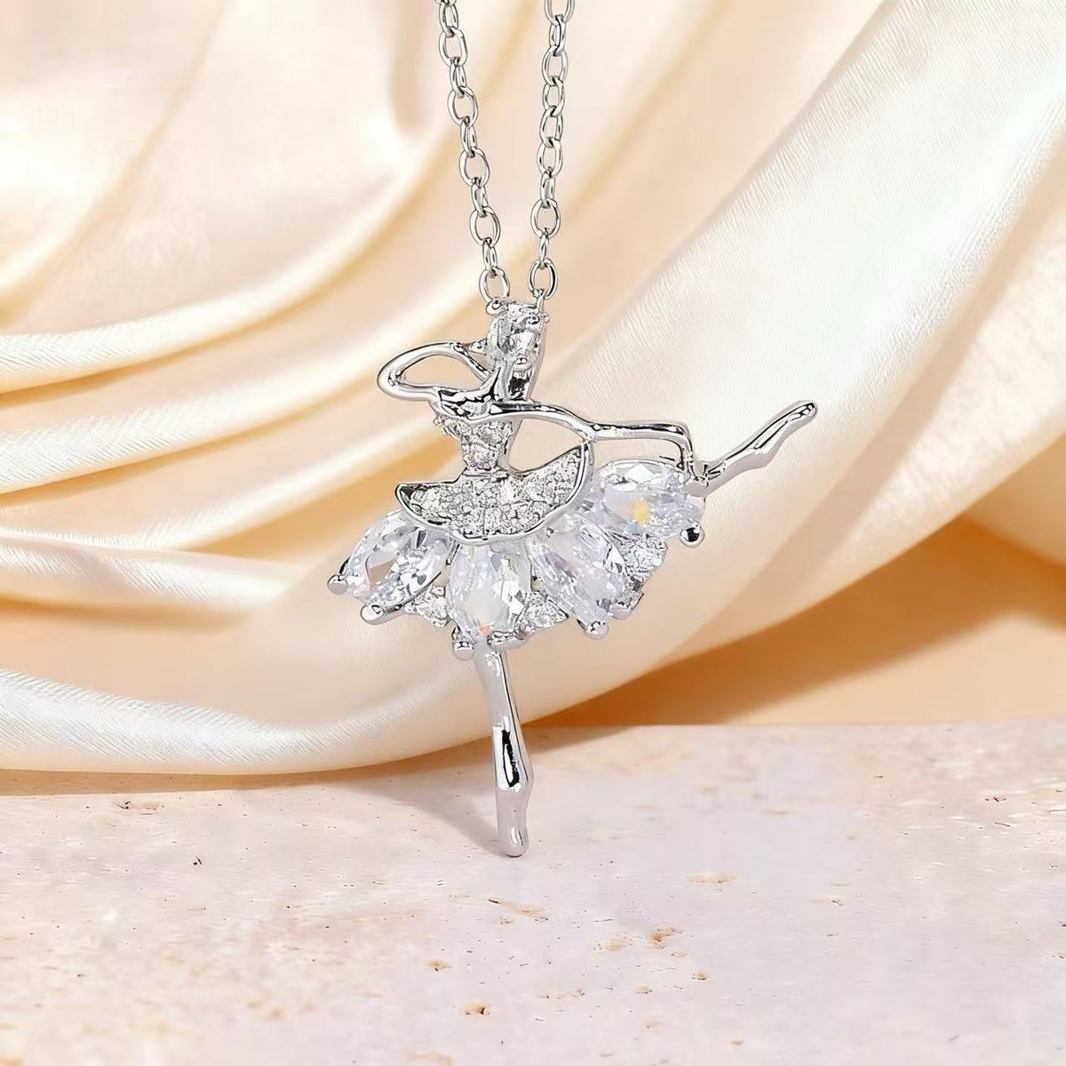 Collana ballerina con cristalli