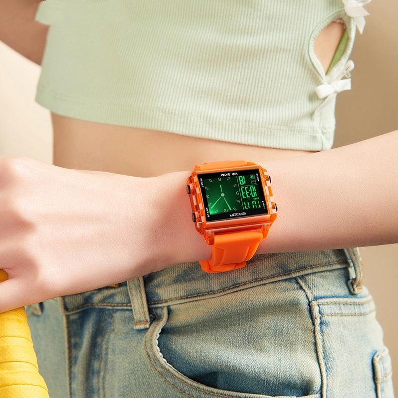 Orologio sportivo quadrato con quadrante grande