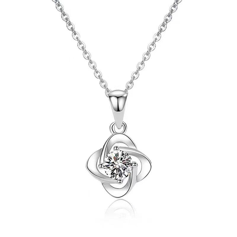 Collana clavicola con ciondolo