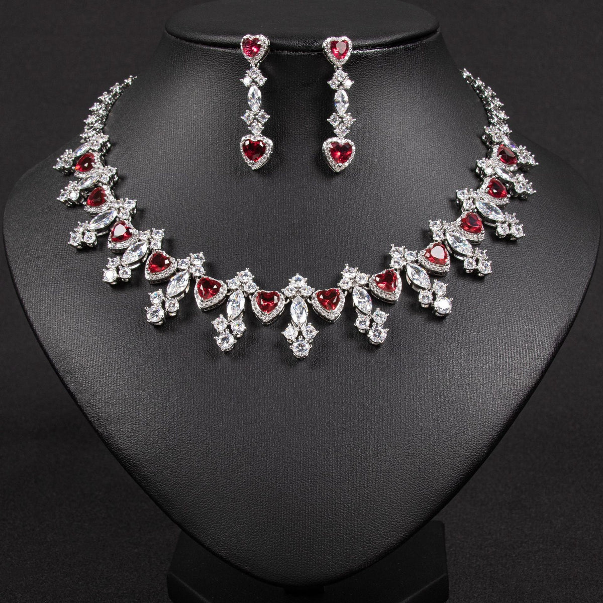 Collana e orecchini da donna