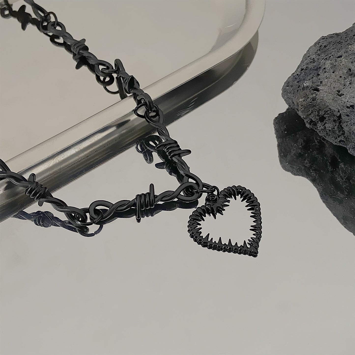 Collana cuore gotico con spine