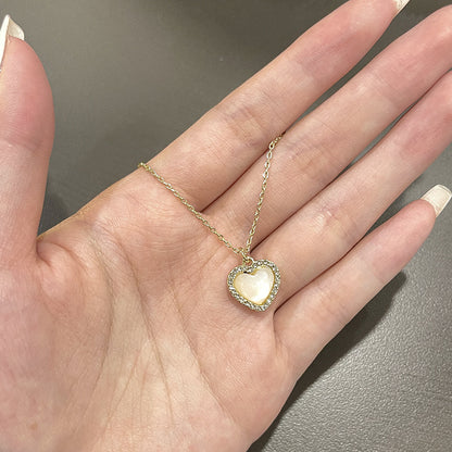 Collana con ciondolo di opale