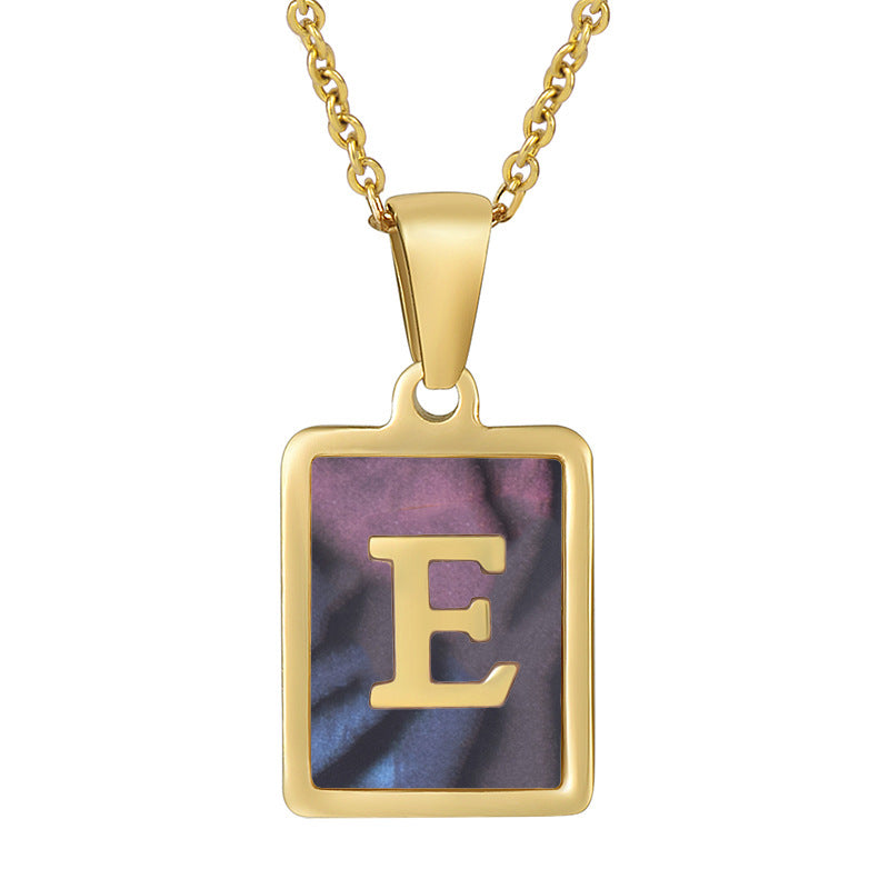 Ciondolo lettera resistente